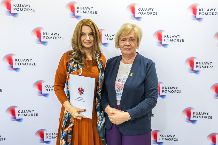 Wręczenie aktów powołania do Wojewódzkiej Społecznej Rady ds. Osób Niepełnosprawnych, fot. Szymon Zdziebło/tarantoga.pl dla UMWKP