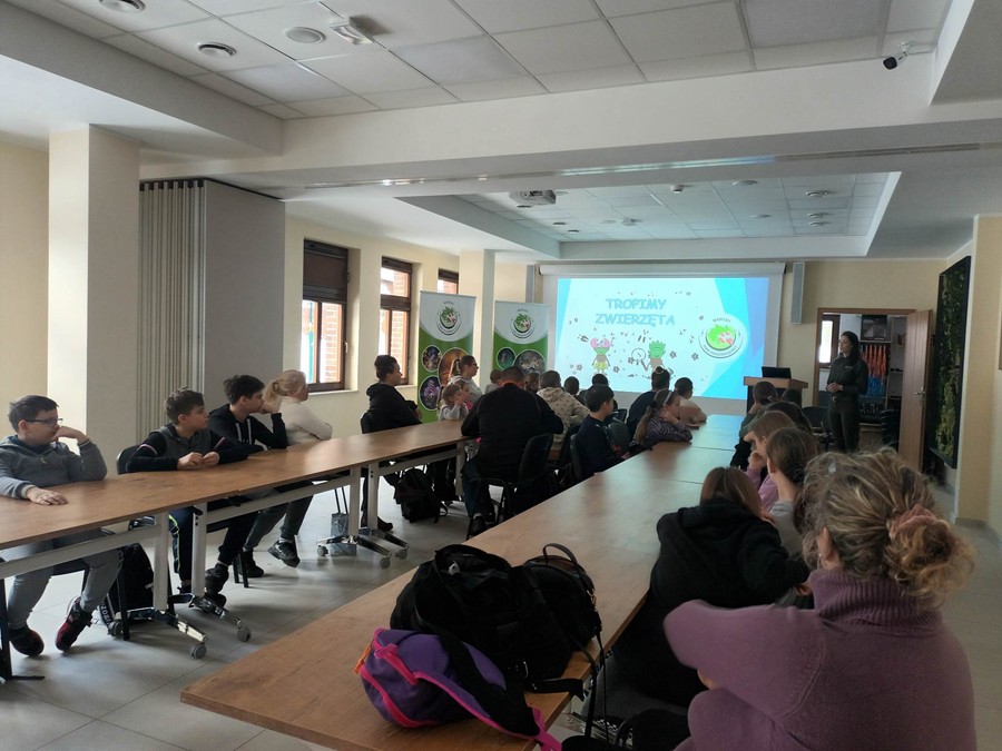 zajęcia tropimy zwierzęta grupa z Topinka w CCOP, fot. Monika Wiśniewska