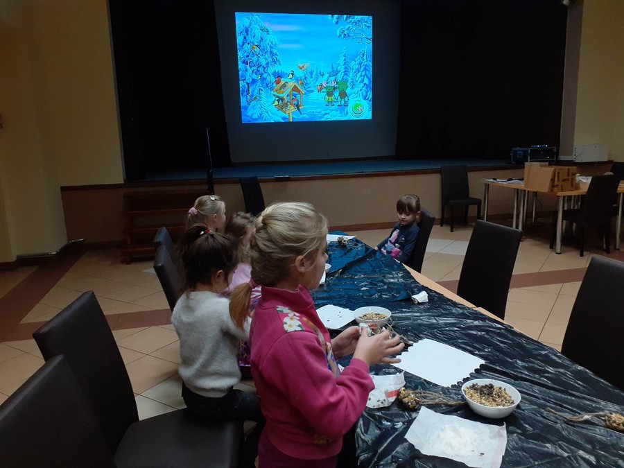 przygotowanie karmników, fot. Marlena Wojciechowska