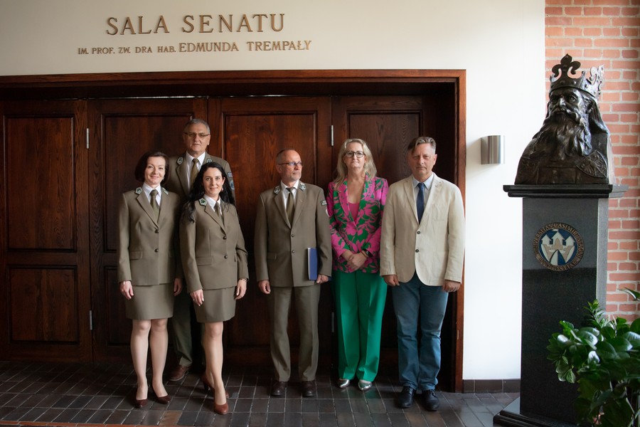 Wspólne zdjęcie po podpisaniu umów, fot. Magdalena Sikorska-Cupa