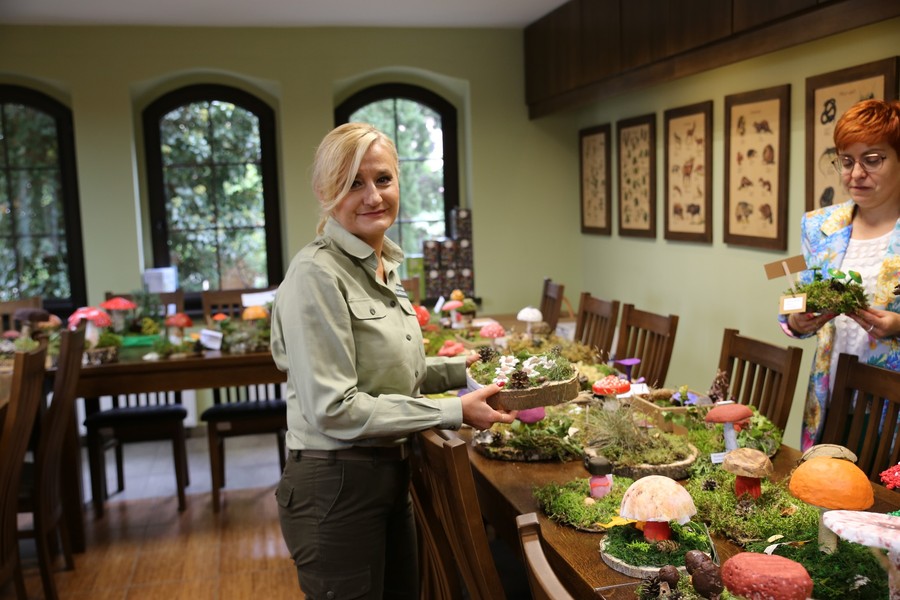 Jurorzy podczas oceny konkursowych prac, fot. Barbara Grzesiak