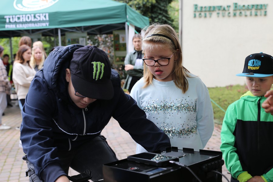 Uczniowie rywalizowali kto wyprodukuje więcej energii, fot. Rafał Borzyszkowski