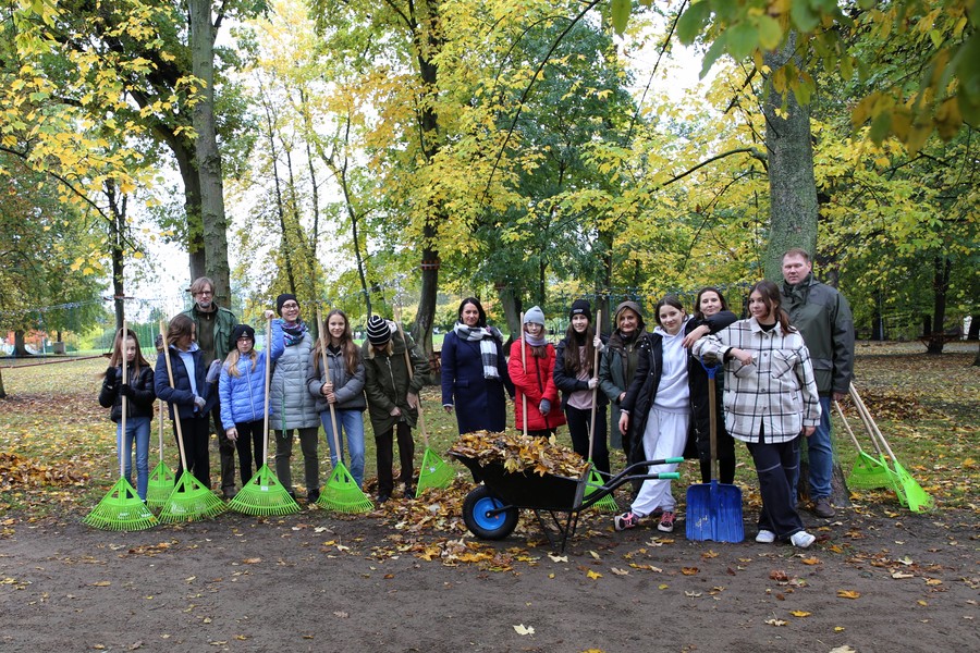 Uczniowie SP nr 1 w Tucholi wraz z koordynatorami, fot. B. Grzesiak