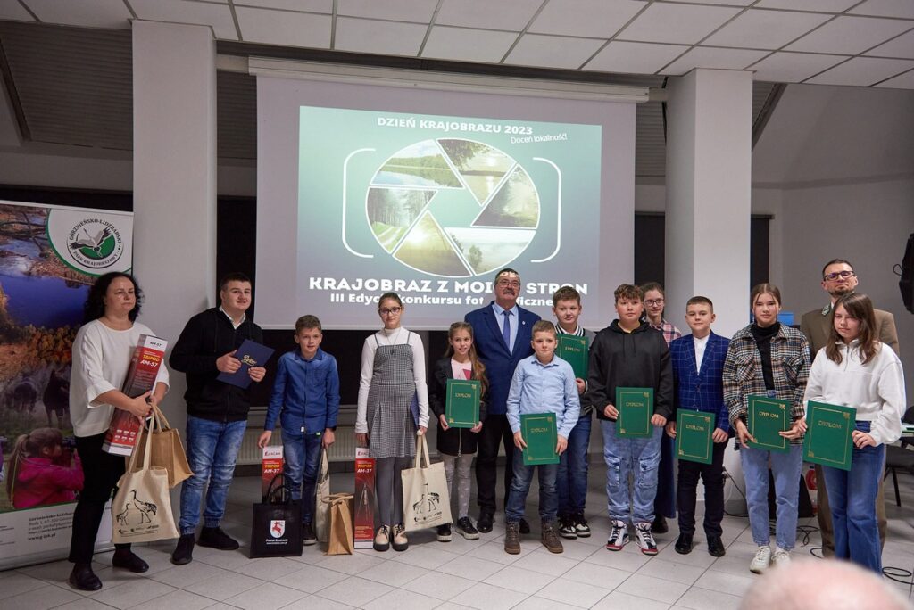 Laureaci i wyróżnieni w konkursie (fot. Wojciech Płotka)