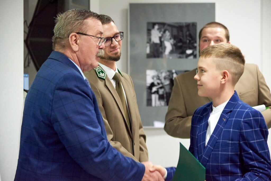 Nagrodzenie wyróżnionego w konkursie (fot. Wojciech Płotka)