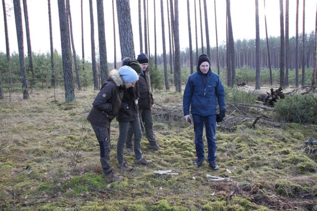 Pracownicy Brodnickiego Parku Krajobrazowego w trakcie szkolenia fot. Rafał Borzyszkowski
