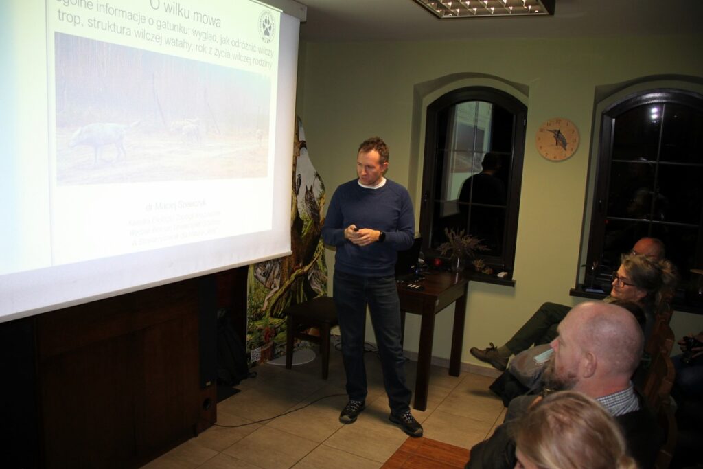 dr Maciej Szewczyk w trakcie wykładu fot. Rafał Borzyszkowski