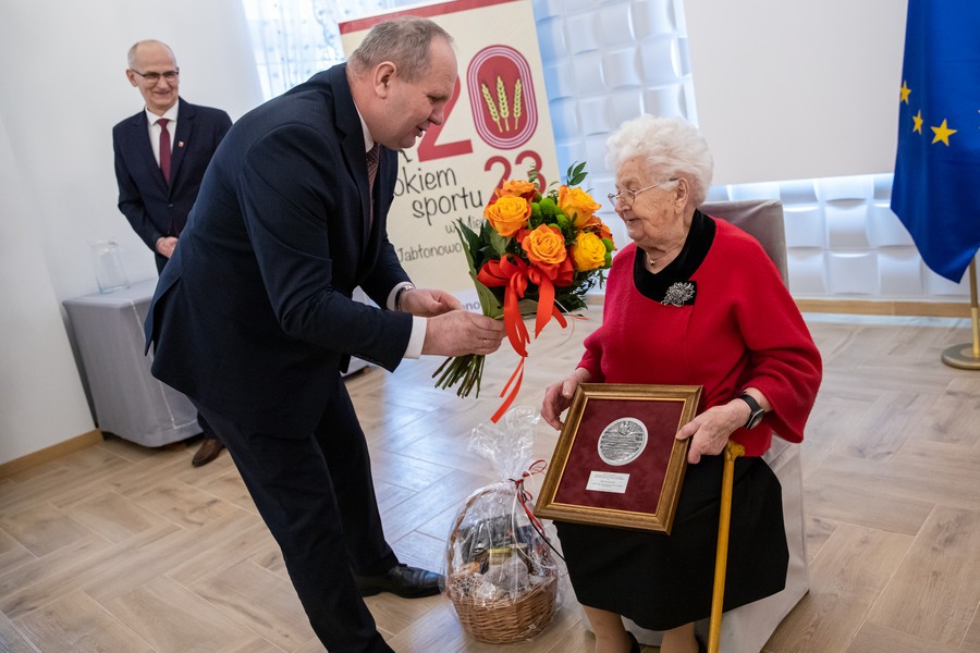 Wręczenie medalu Unitas Durat pani Marii Kosabuckiej, fot. Mikołaj Kuras dla UMWKP