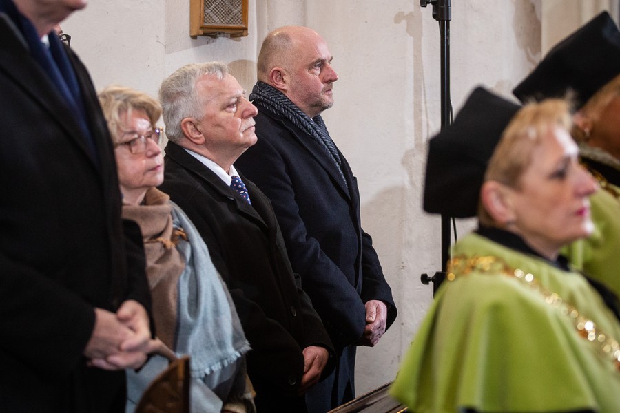 Msza święta i odsłonięcie pamiątkowej tablicy w kaplicy rodziny Kopernika, fot. Szymon Zdziebło/tarantoga.pl dla UMWKP