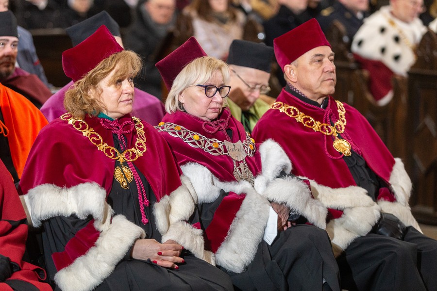 Msza święta i odsłonięcie pamiątkowej tablicy w kaplicy rodziny Kopernika, fot. Szymon Zdziebło/tarantoga.pl dla UMWKP