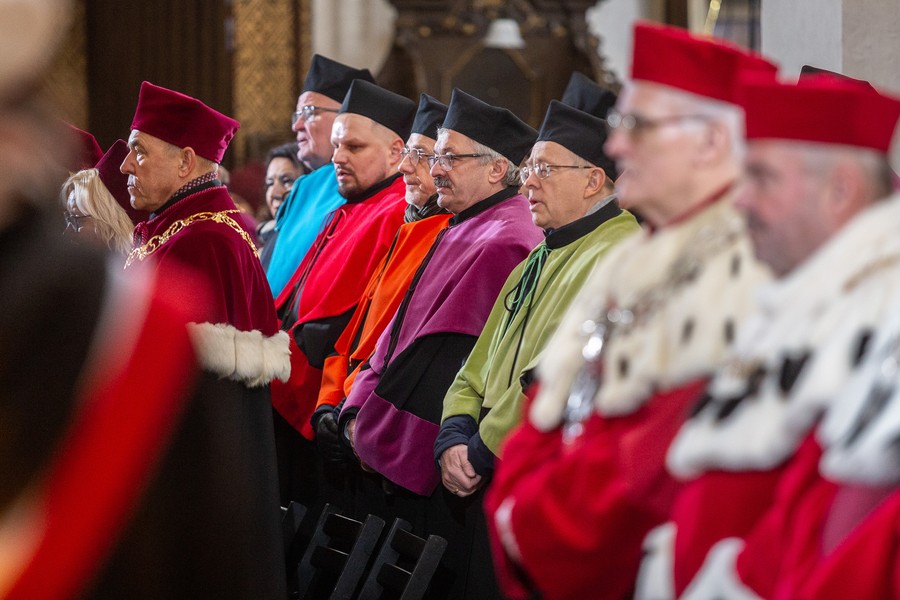 Msza święta i odsłonięcie pamiątkowej tablicy w kaplicy rodziny Kopernika, fot. Szymon Zdziebło/tarantoga.pl dla UMWKP