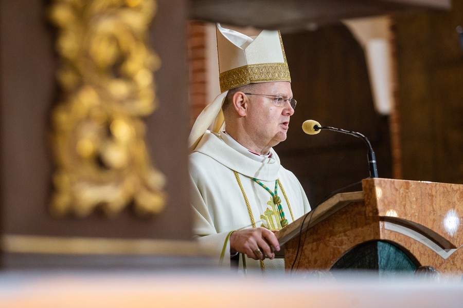 Msza święta i odsłonięcie pamiątkowej tablicy w kaplicy rodziny Kopernika, fot. Szymon Zdziebło/tarantoga.pl dla UMWKP