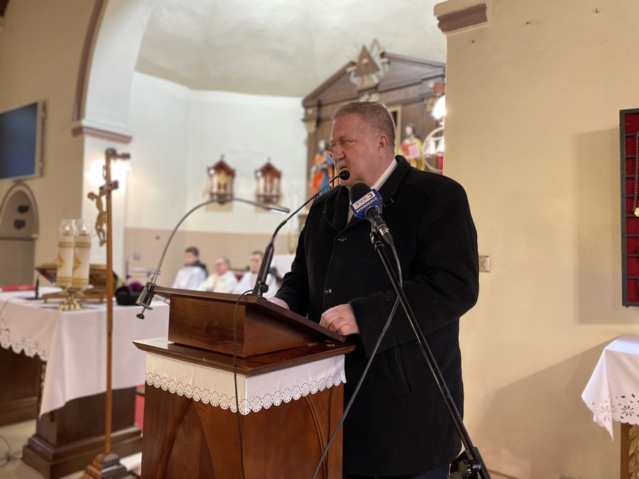 Uroczystości odsłonięcia tablicy pamięci Henryka Kapsy i lokalnych działaczy chłopskiej opozycji antykomunistycznej, członków Solidarności Rolników Indywidualnych, w Złejwsi Wielkiej, fot. Radio Kuropatwa