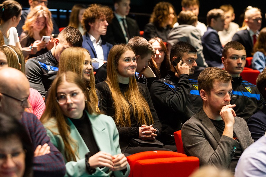 Wręczenie stypendiów sportowych, fot. Szymon Zdziebło/tarantoga.pl dla UMWKP