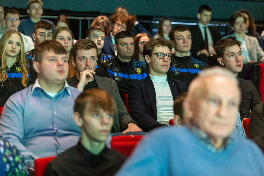 Wręczenie stypendiów sportowych, fot. Szymon Zdziebło/tarantoga.pl dla UMWKP