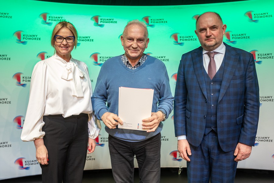 Wręczenie stypendiów sportowych, fot. Szymon Zdziebło/tarantoga.pl dla UMWKP