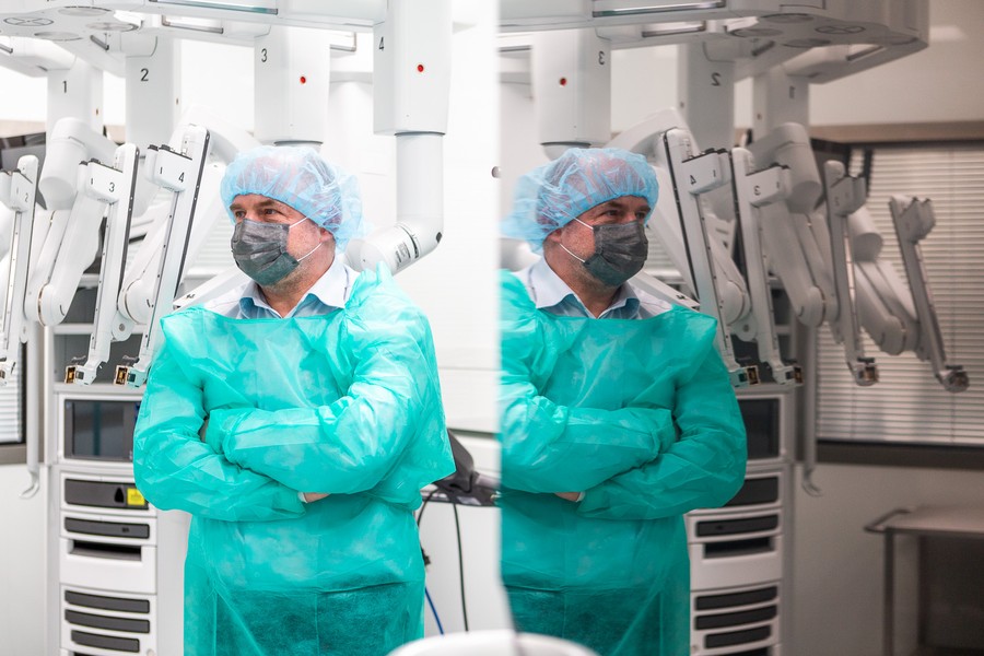 Wizyta marszałka Piotra Całbeckiego i dziennikarzy w nowym budynku głównym WSZ, fot. Szymon Zdzieblo/tarantoga.pl dla UMWKP