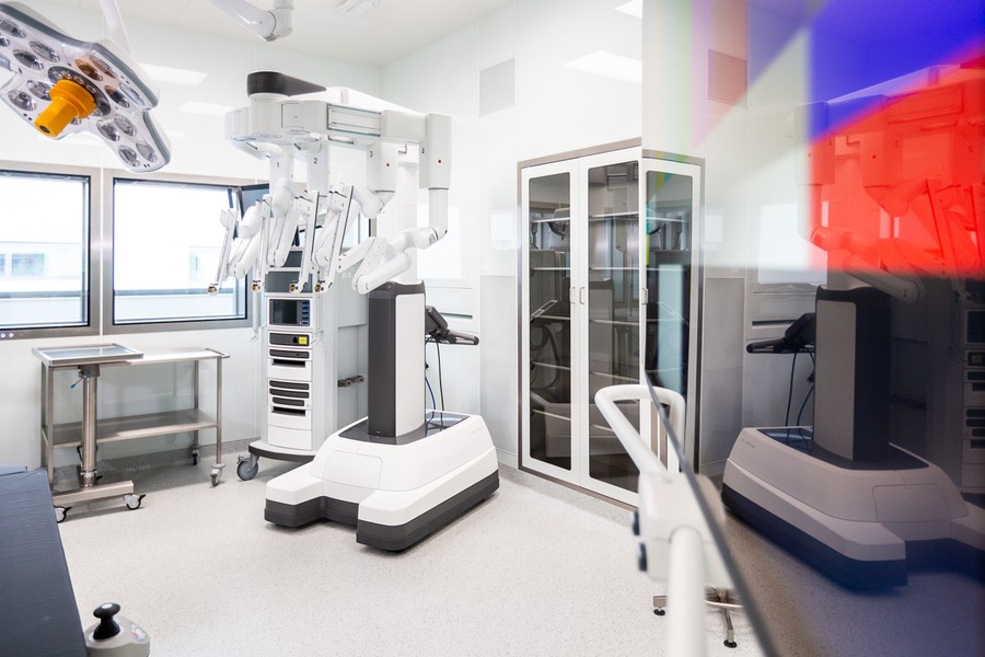 Wizyta marszałka Piotra Całbeckiego i dziennikarzy w nowym budynku głównym WSZ, fot. Szymon Zdzieblo/tarantoga.pl dla UMWKP