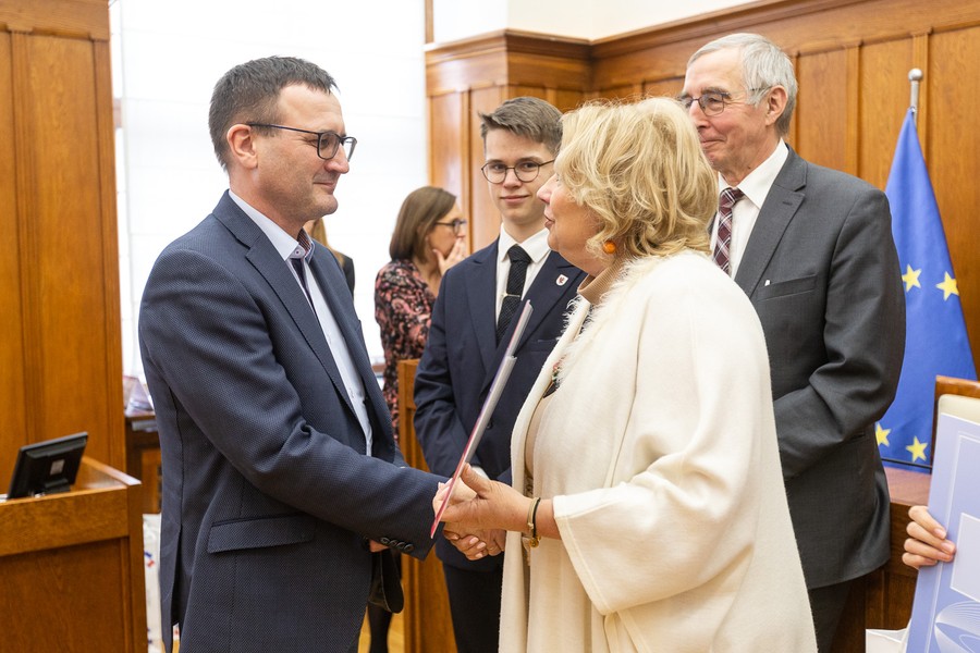 Konkurs wiedzy o samorządzie terytorialnym dla szkół podstawowych, fot. Szymon Zdziebło/tarantoga.pl dla UMWKP