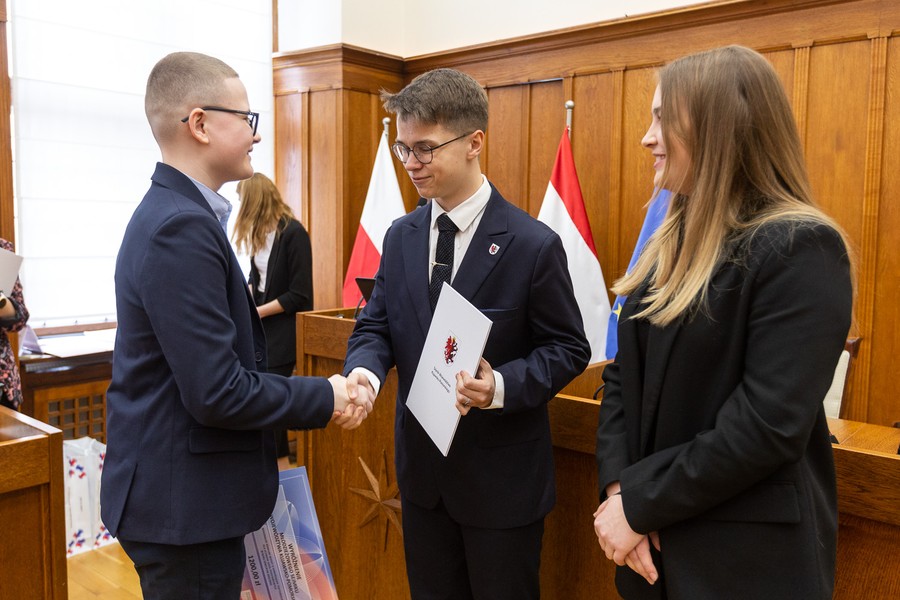 Konkurs wiedzy o samorządzie terytorialnym dla szkół podstawowych, fot. Szymon Zdziebło/tarantoga.pl dla UMWKP