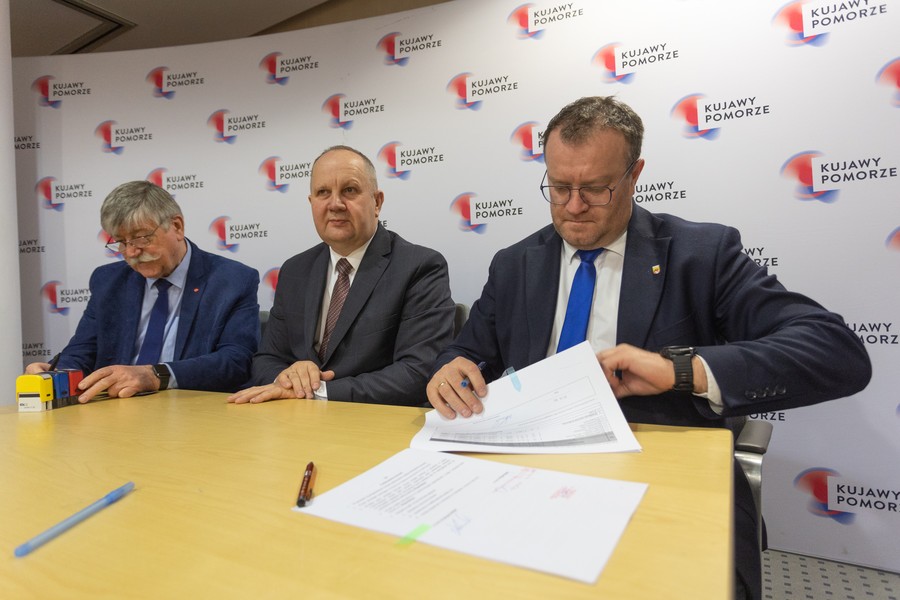 Podpisanie umów z partnerami KSOW, fot. Mikołaj Kuras dla UMWKP