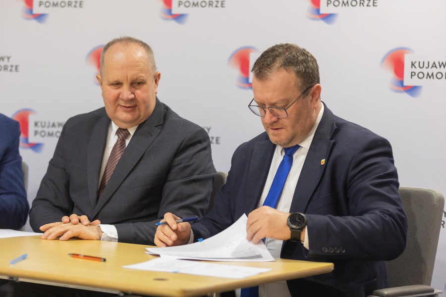 Podpisanie umów z partnerami KSOW, fot. Mikołaj Kuras dla UMWKP