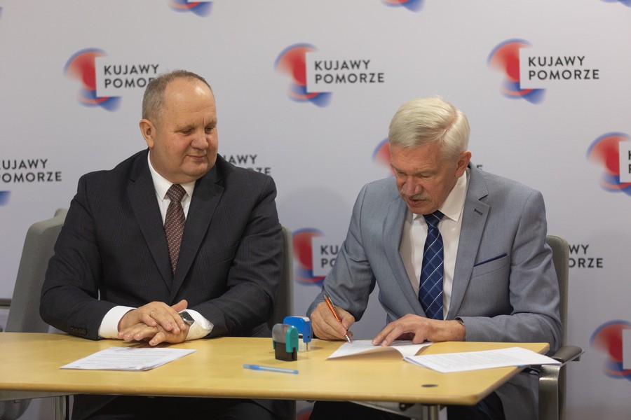 Podpisanie umów z partnerami KSOW, fot. Mikołaj Kuras dla UMWKP
