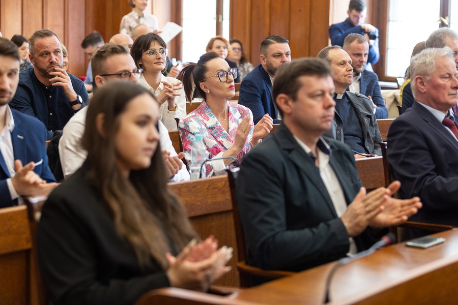 Wręczenie umów RPO, PROW i PO RiM, 25.04.2023, fot. Szymon Zdziebło/tarantoga.pl dla UMWKP