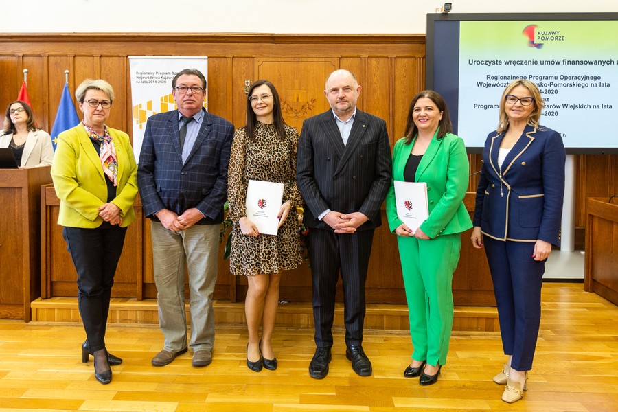 Wręczenie umów RPO, PROW i PO RiM, 25.04.2023, fot. Szymon Zdziebło/tarantoga.pl dla UMWKP