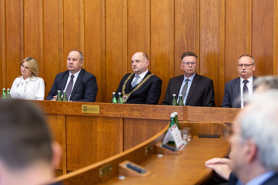 Uroczysta sesja sejmiku województwa, fot. Szymon Zdziebło/UMWKP