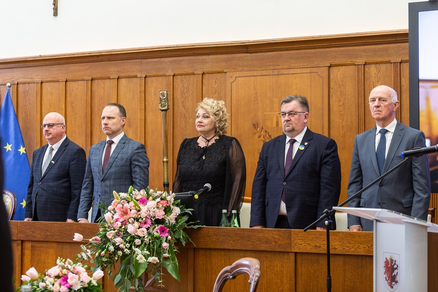 Uroczysta sesja sejmiku województwa, fot. Szymon Zdziebło/UMWKP