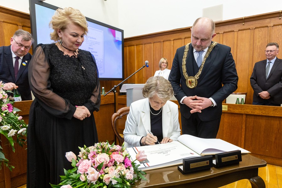 Uroczysta sesja sejmiku województwa, fot. Szymon Zdziebło/UMWKP