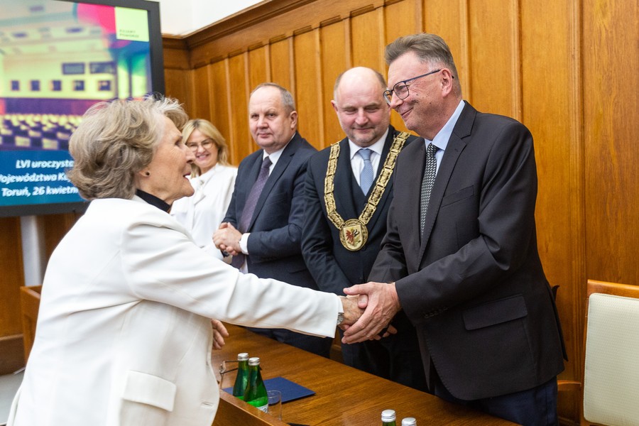 Uroczysta sesja sejmiku województwa, fot. Szymon Zdziebło/UMWKP