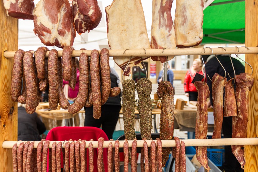 Wiosenny jarmark przed urzędem, fot. Szymon Zdziebło/www.tarantoga.pl dla UMWKP