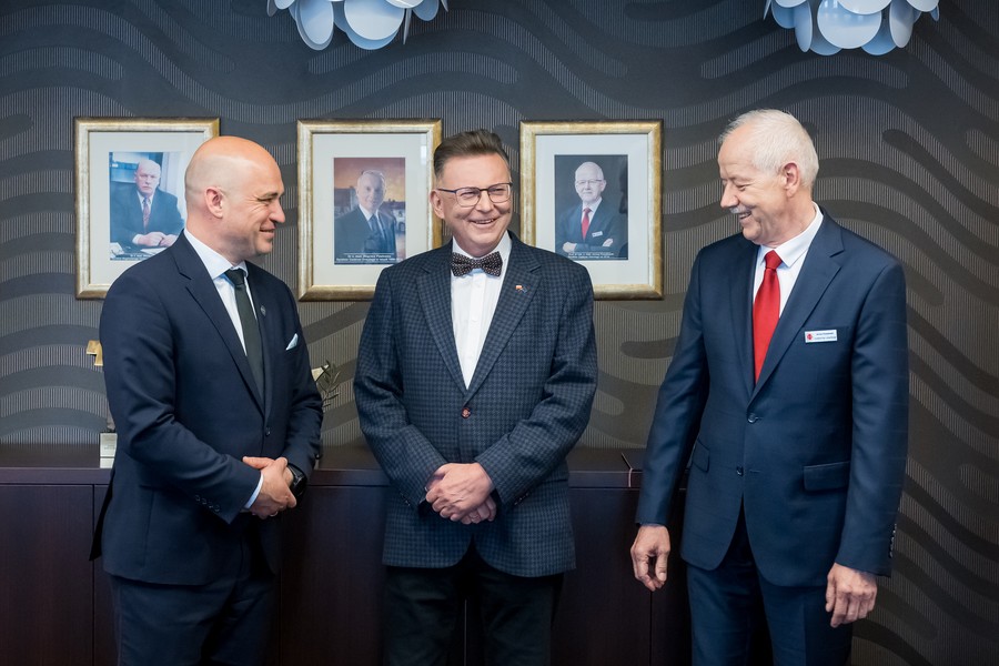 Podpisanie umowy dotyczącej zakupu akceleratora do radioterapii dla CO, fot. Tomasz Czachorowski dla UMWKP