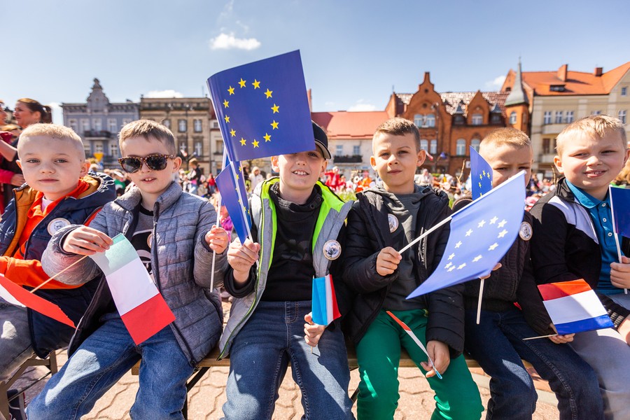 „Podróż po Europie” – uroczystości w Strzelnie, fot. Szymon Zdziebło/tarantoga.pl dla UMWKP
