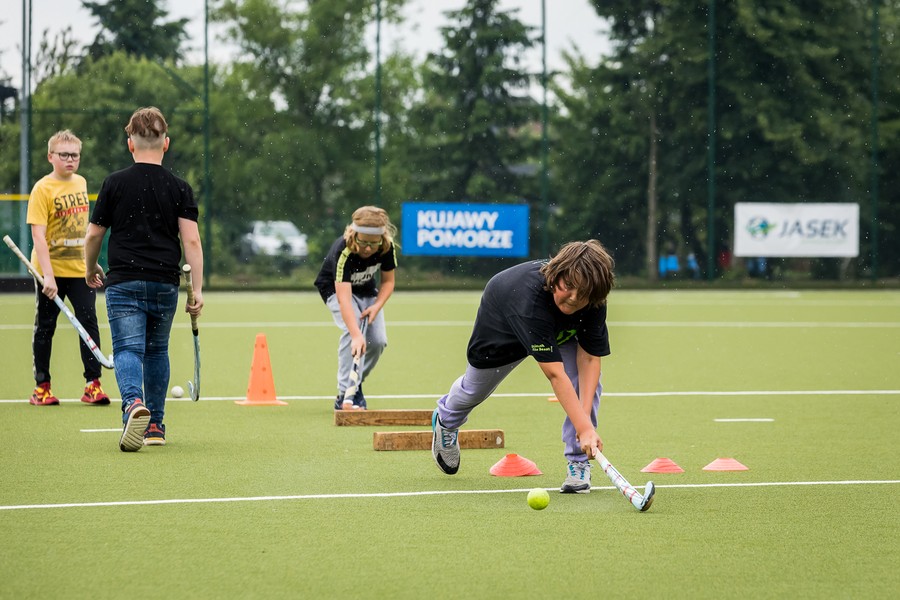 Boisko do hokeja na trawie w Rogowie, fot. Tomasz Czachorowski, eventphoto.com.pl dla UMWKP