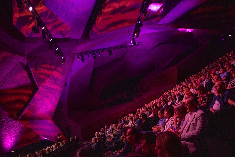 Wręczenie nagrody marszałka dla Piotra Packa podczas gali otwarcia Tofifest. Fot. Mikołaj Kuras dla UMWKP