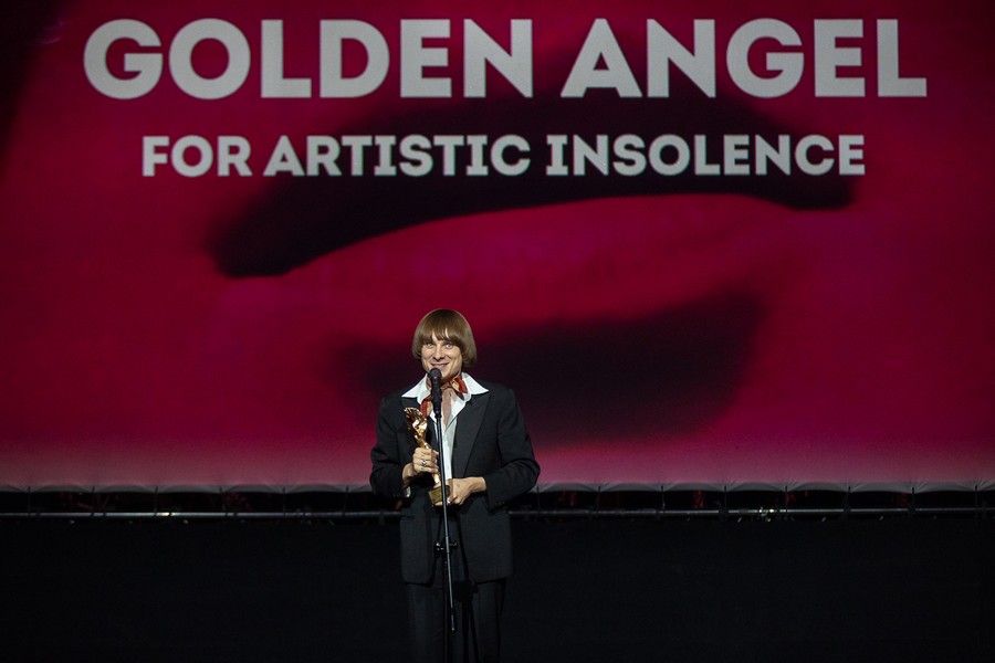 Wręczenie nagrody marszałka dla Piotra Packa podczas gali otwarcia Tofifest. Fot. Mikołaj Kuras dla UMWKP