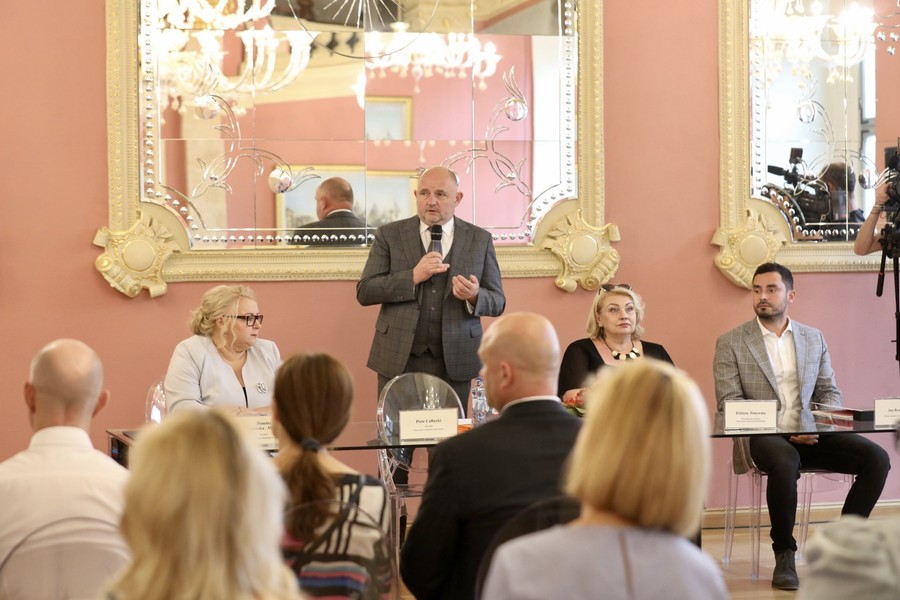Ceremonia podpisania umowy z wykonawcą rozbudowy Książnicy Kopernikańskiej, fot. Andrzej Goiński/UMWKP
