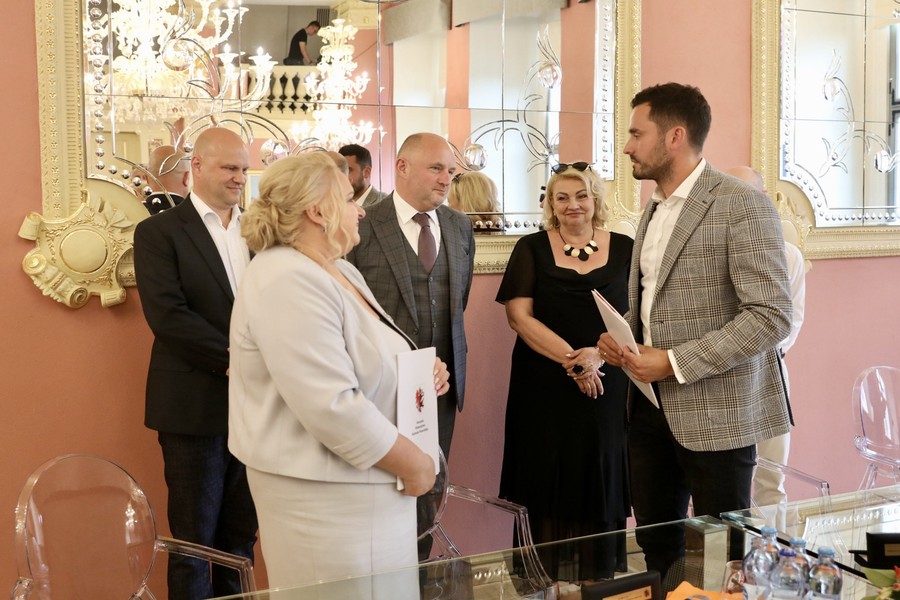 Ceremonia podpisania umowy z wykonawcą rozbudowy Książnicy Kopernikańskiej, fot. Andrzej Goiński/UMWKP