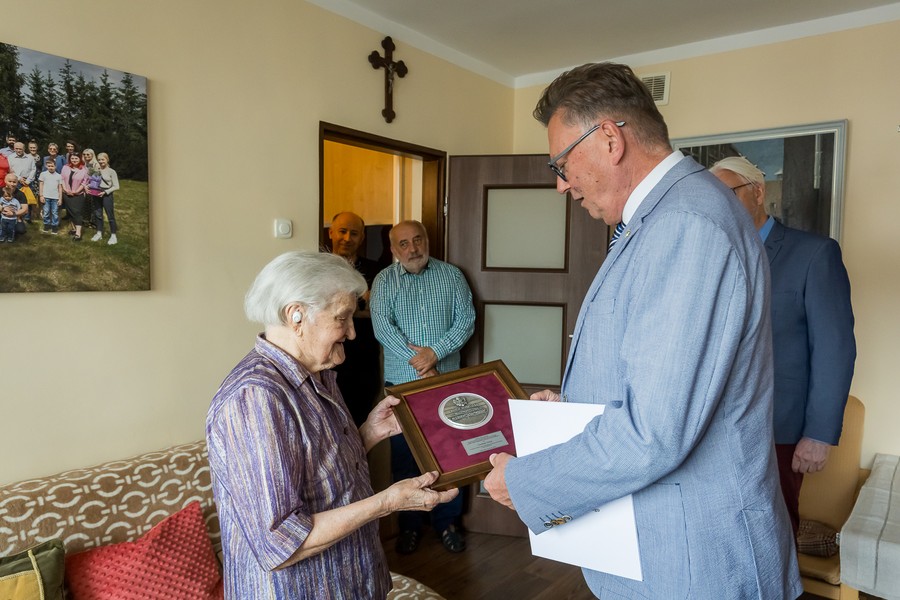 Czesława Horyd odznaczona Madalem Marszałka, fot. Tomasz Czachorowski/eventphoto.com.pl dla UMWKP