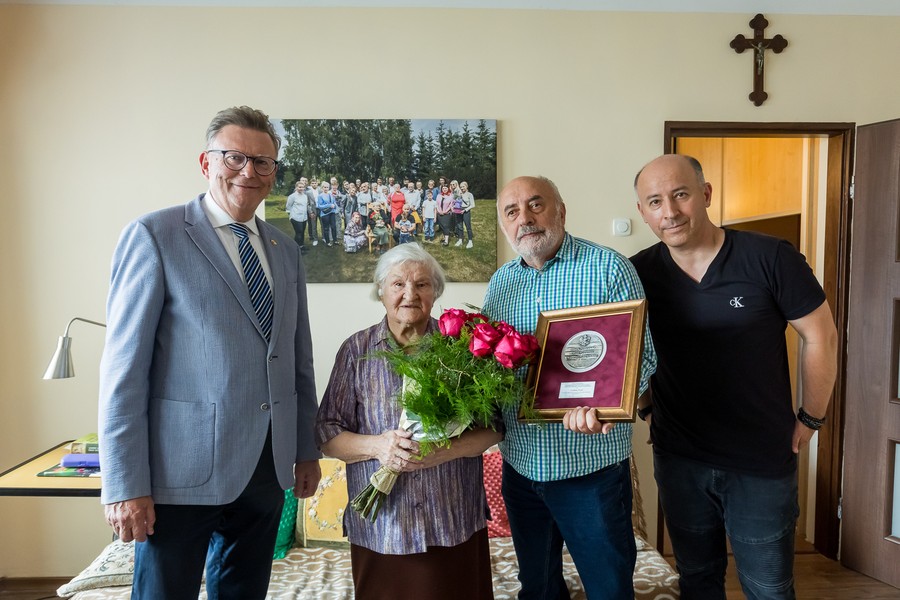 Czesława Horyd odznaczona Madalem Marszałka, fot. Tomasz Czachorowski/eventphoto.com.pl dla UMWKP