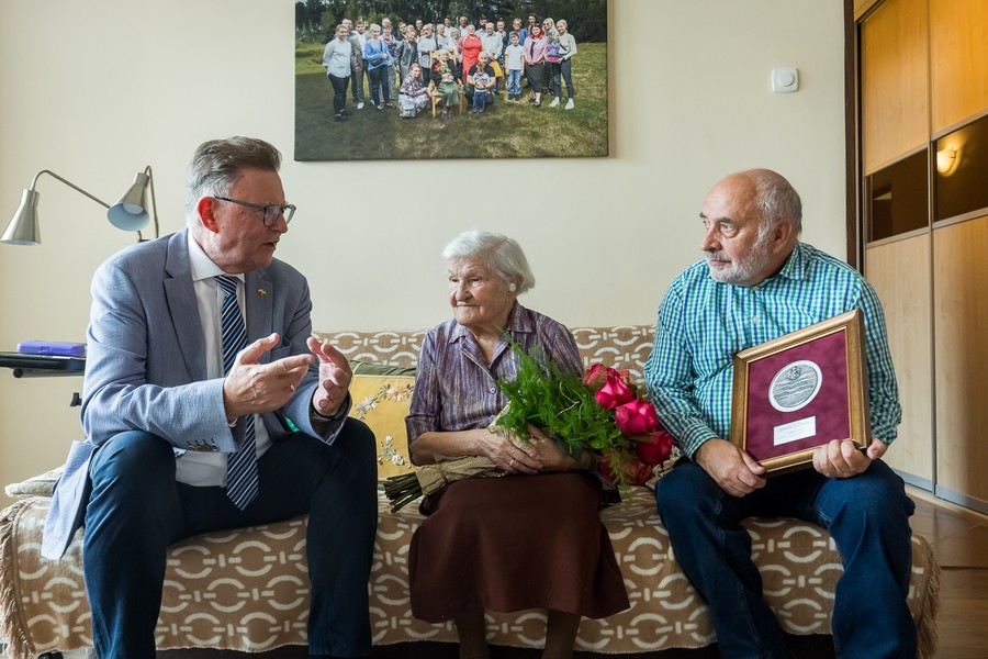 Czesława Horyd odznaczona Madalem Marszałka, fot. Tomasz Czachorowski/eventphoto.com.pl dla UMWKP
