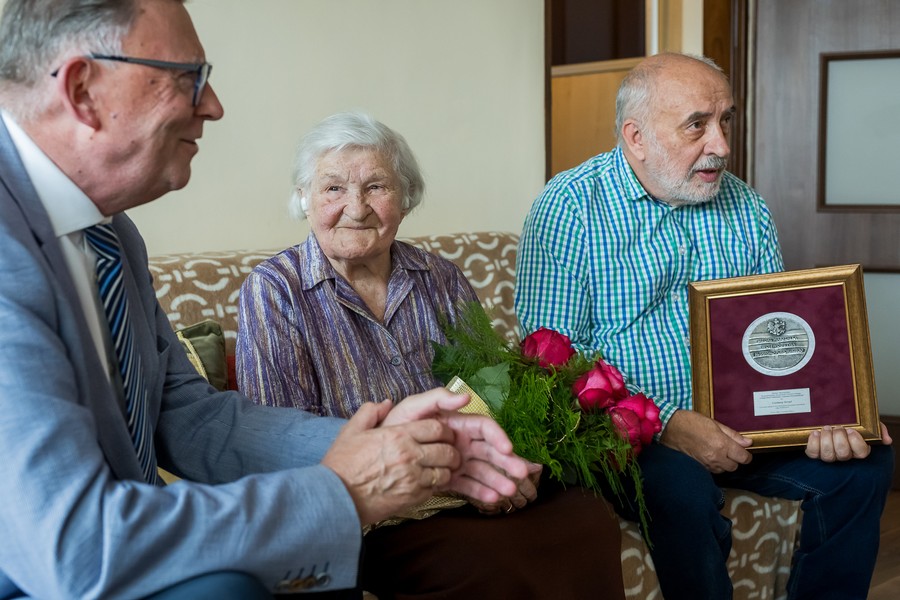 Czesława Horyd odznaczona Madalem Marszałka, fot. Tomasz Czachorowski/eventphoto.com.pl dla UMWKP
