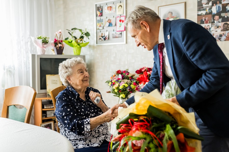 Halina Osowska odznaczona Madalem Marszałka, fot. Tomasz Czachorowski/eventphoto.com.pl dla UMWKP