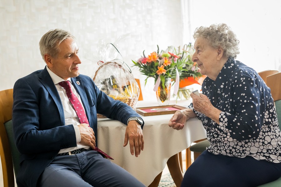 Halina Osowska odznaczona Madalem Marszałka, fot. Tomasz Czachorowski/eventphoto.com.pl dla UMWKP