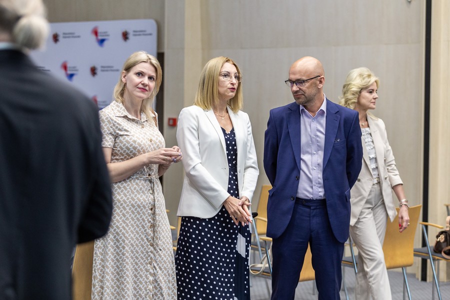 Ceremonia podpisania umów o finansowanie projektów dotyczących rynku pracy, fot. Szymon Zdzieblo/tarantoga.pl dla UMWKP