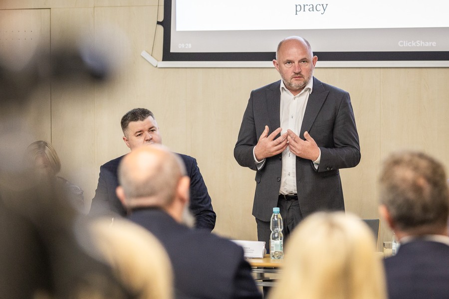 Ceremonia podpisania umów o finansowanie projektów dotyczących rynku pracy, fot. Szymon Zdzieblo/tarantoga.pl dla UMWKP