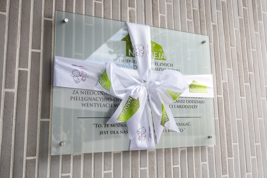 Wizyta marszałka Piotra Całbeckiego w hospicjum „Nadzieja”, fot. Szymon Zdziebło/tarantoga.pl dla UMWKP